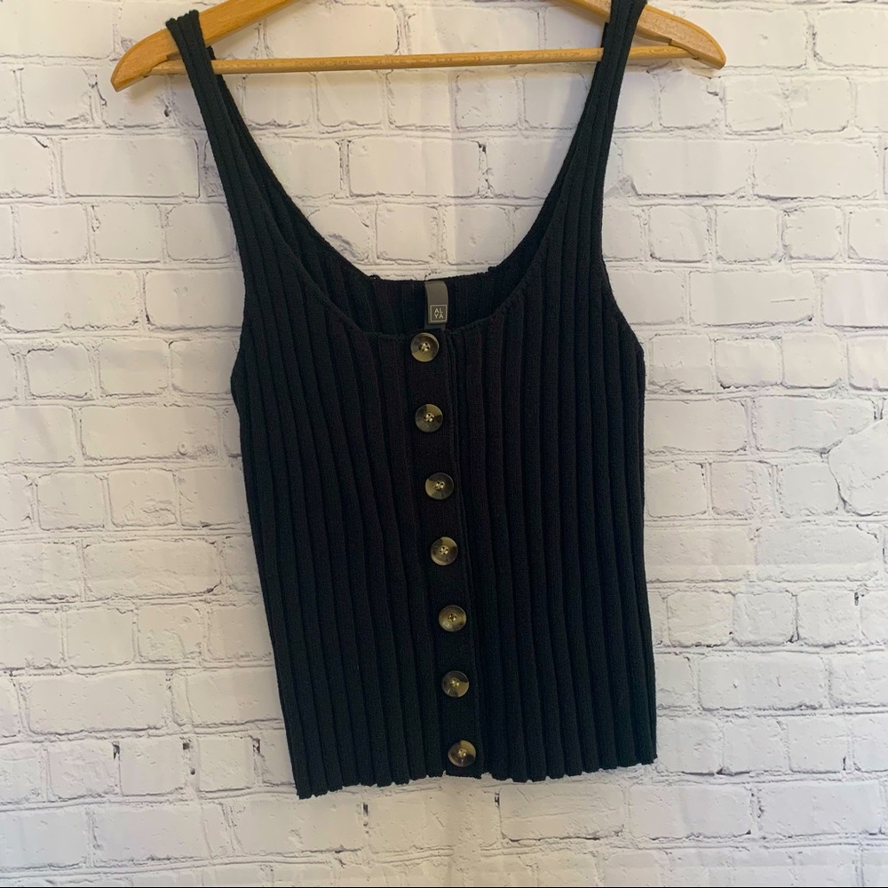 ✨BOGO✨ Francesca’s Ribbed button Tank